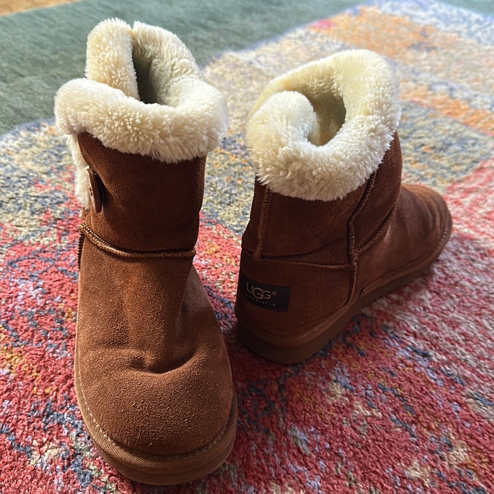 Uggs boots. Size 6. Women’s, excellent condition! Cozy!